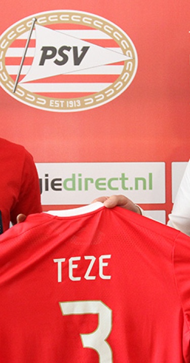 Jordan Teze (16) tekent eerste contract