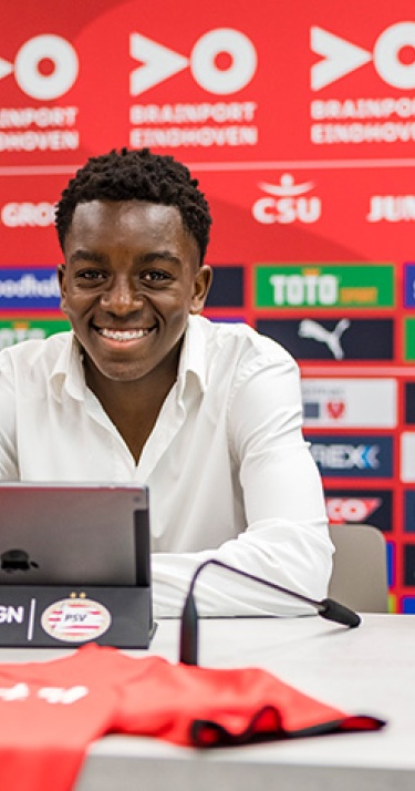 Nieuw bij PSV Academy | Bahaty tekent op campus 