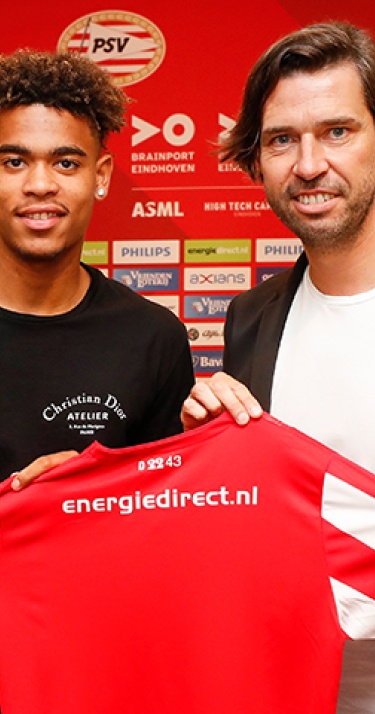 PSV huurt Cyril Ngonge