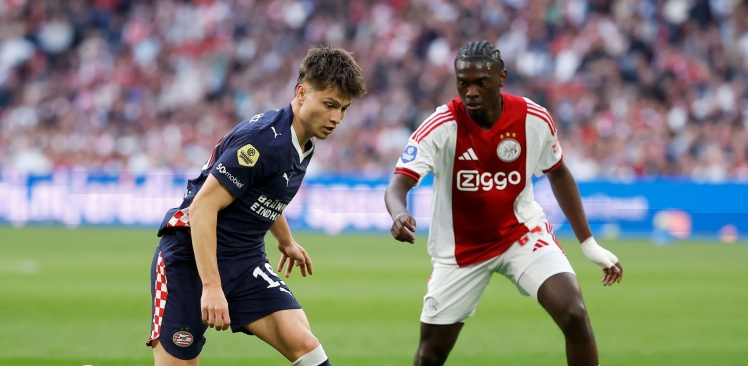 Liveblog | PSV ziet overwinning uit handen glippen en pakt punt in Amsterdam