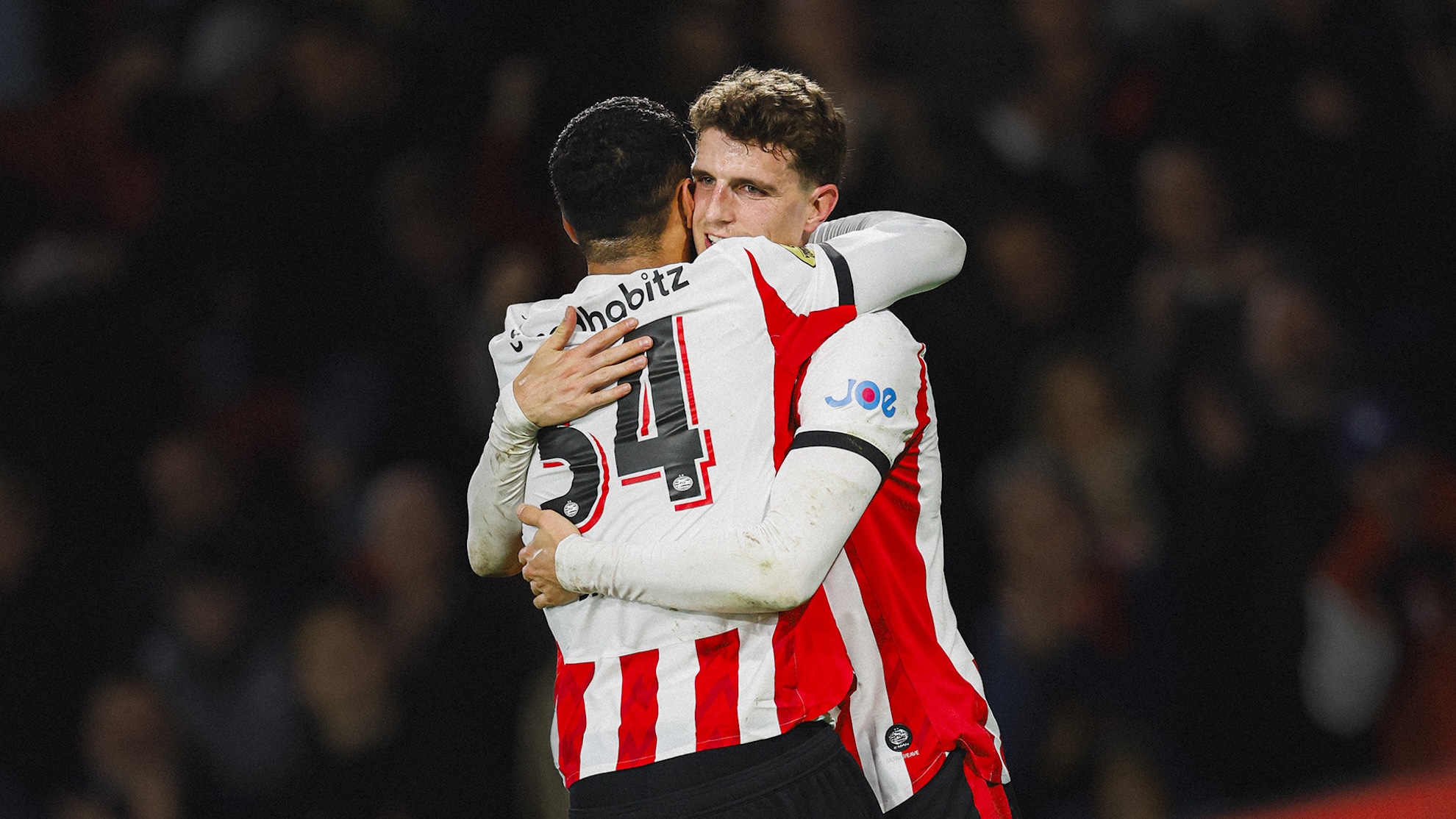 Guus beloont zijn 150e PSV-optreden met een doelpunt