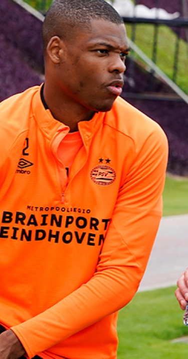 De Jong blikt terug, Hiddink roemt Faber 