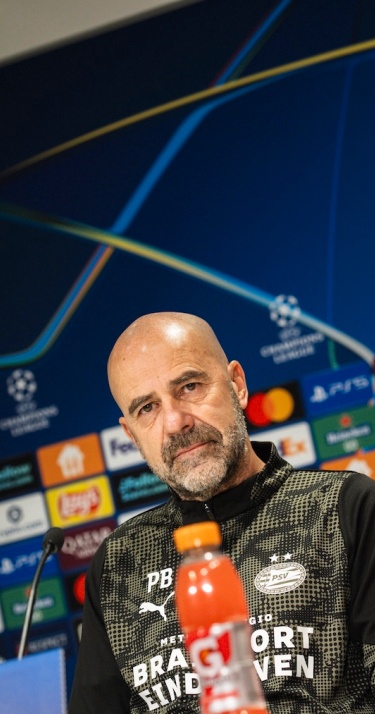 Persconferentie | Bosz en Til analyseren: 'Het is geen counterploeg meer' 