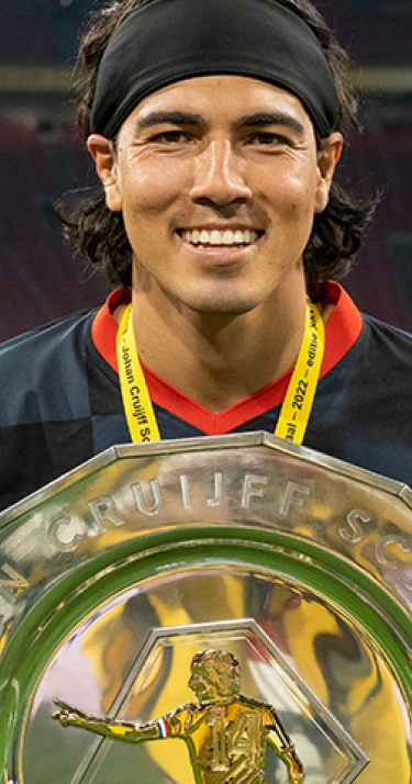 PSV huldigt Guti bij PSV - Volendam