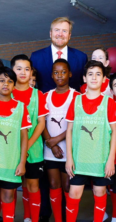Koning bezoekt jubilerend en prijswinnend PSV Foundation-project 