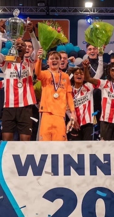 Prijs | PSV O13 wint internationaal indoortoernooi Eurocup Delfzijl