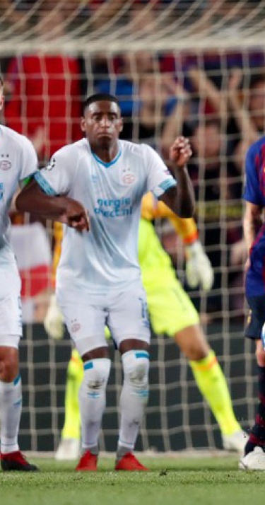IN BEELD | PSV start met nederlaag in Barcelona