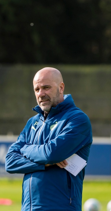 Persconferentie | ‘Sentiment maakt voetbal mooi, maar het gaat om winnen’