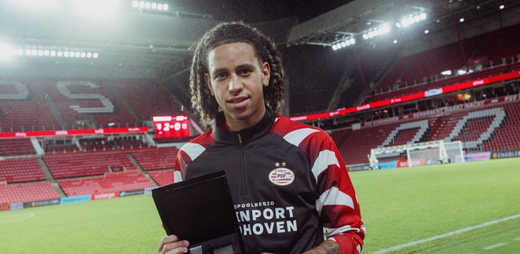 Debuut | Shuryjano Cornecion van jongste jeugd tot PSV 1