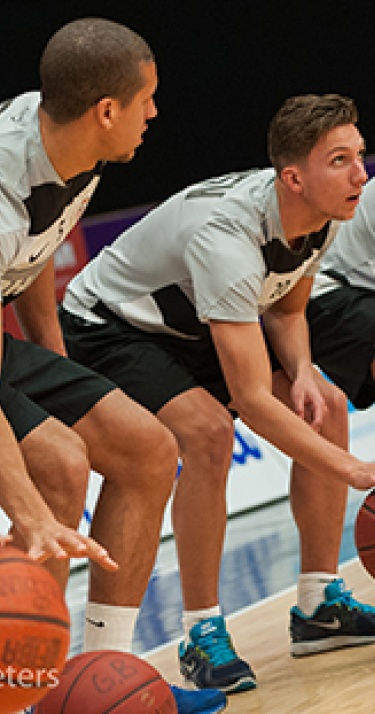Verslag basketbalclinic PSV bij SPM Shoeters