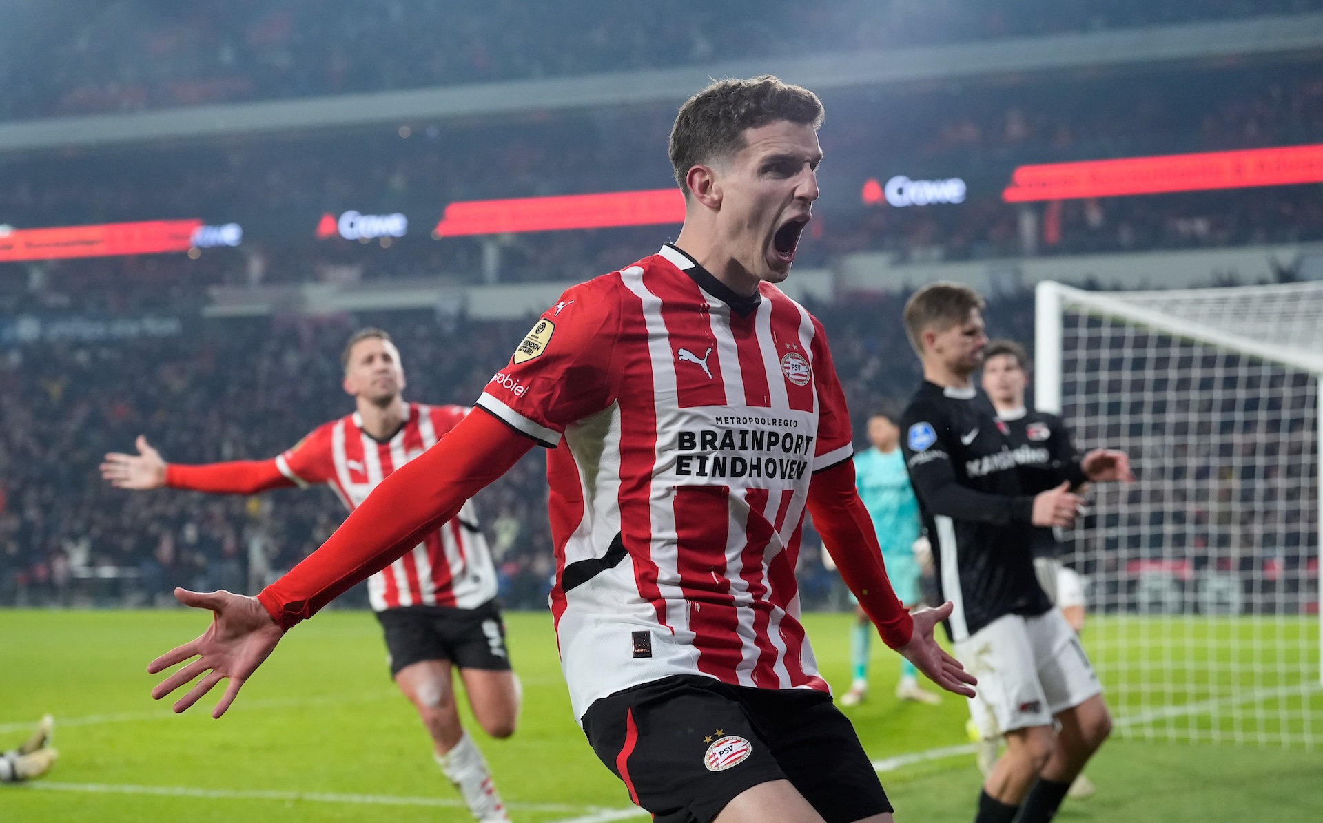 PSV - Alles over | PSV aast op 34e thuiszege tegen AZ