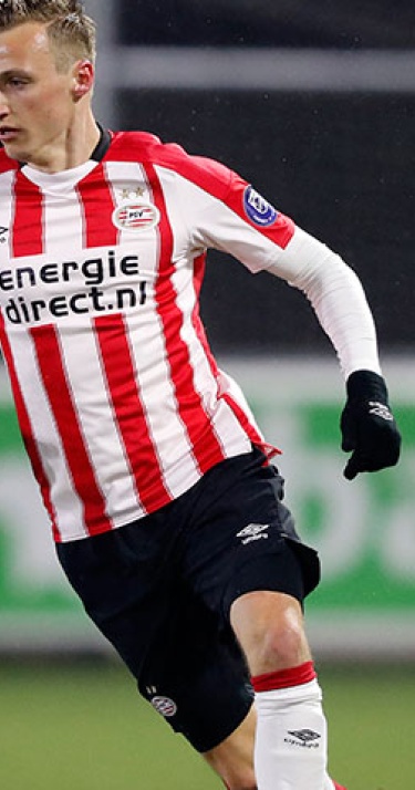 PSV zegt vijf contracten op