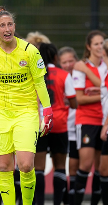 PSV Vrouwen verliest eerste duel met Feyenoord