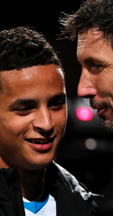 Van Bommel beloont ontwikkeling Ihattaren