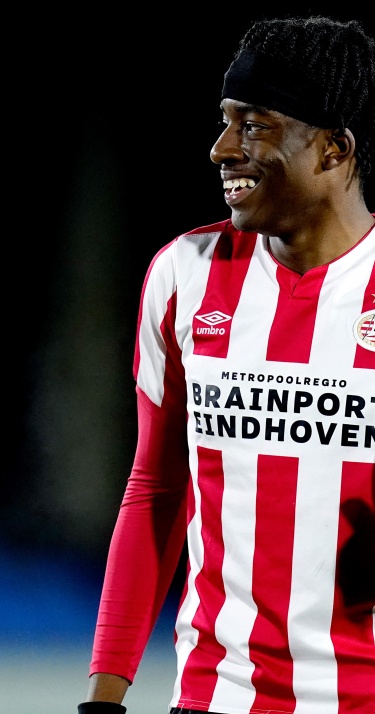 Jong PSV profiteert van vroege rode kaart Excelsior