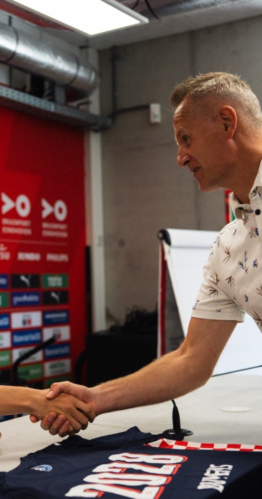 Profcontract | Mathieu Buyens tekent eerste verbintenis bij PSV