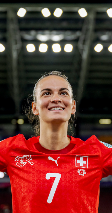 Voorbereiding | PSV Vrouwen wint van M&ouml;nchengladbach; Xhemaili schiet Zwitserland naar volgende ronde
