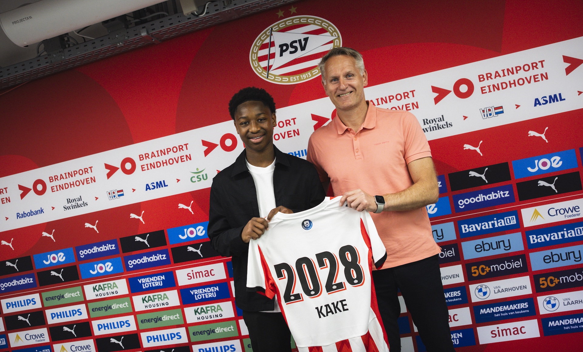 Profcontract | Souhel Kake tekent na zeven jaar eerste profcontract
