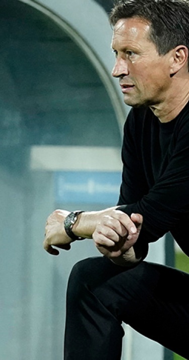 Roger Schmidt voor het eerst sinds lange tijd met ploeg op kunstgras