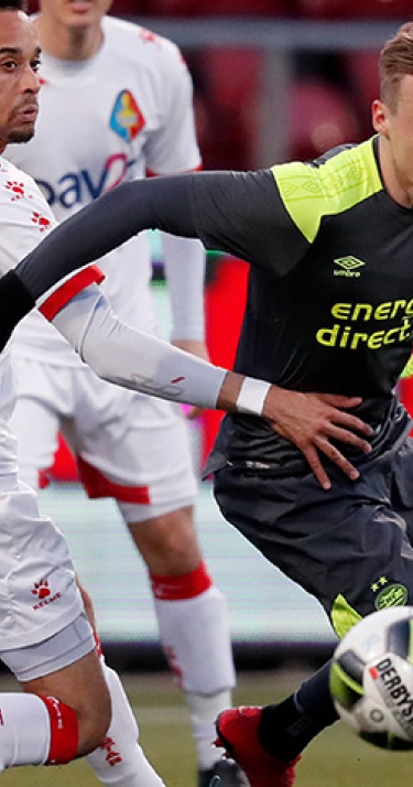 Van Osch blinkt uit bij remise Jong PSV