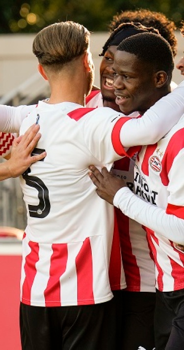 Uitslagen | Kampioenskanidaten laten geen steken vallen in finaleweekend 