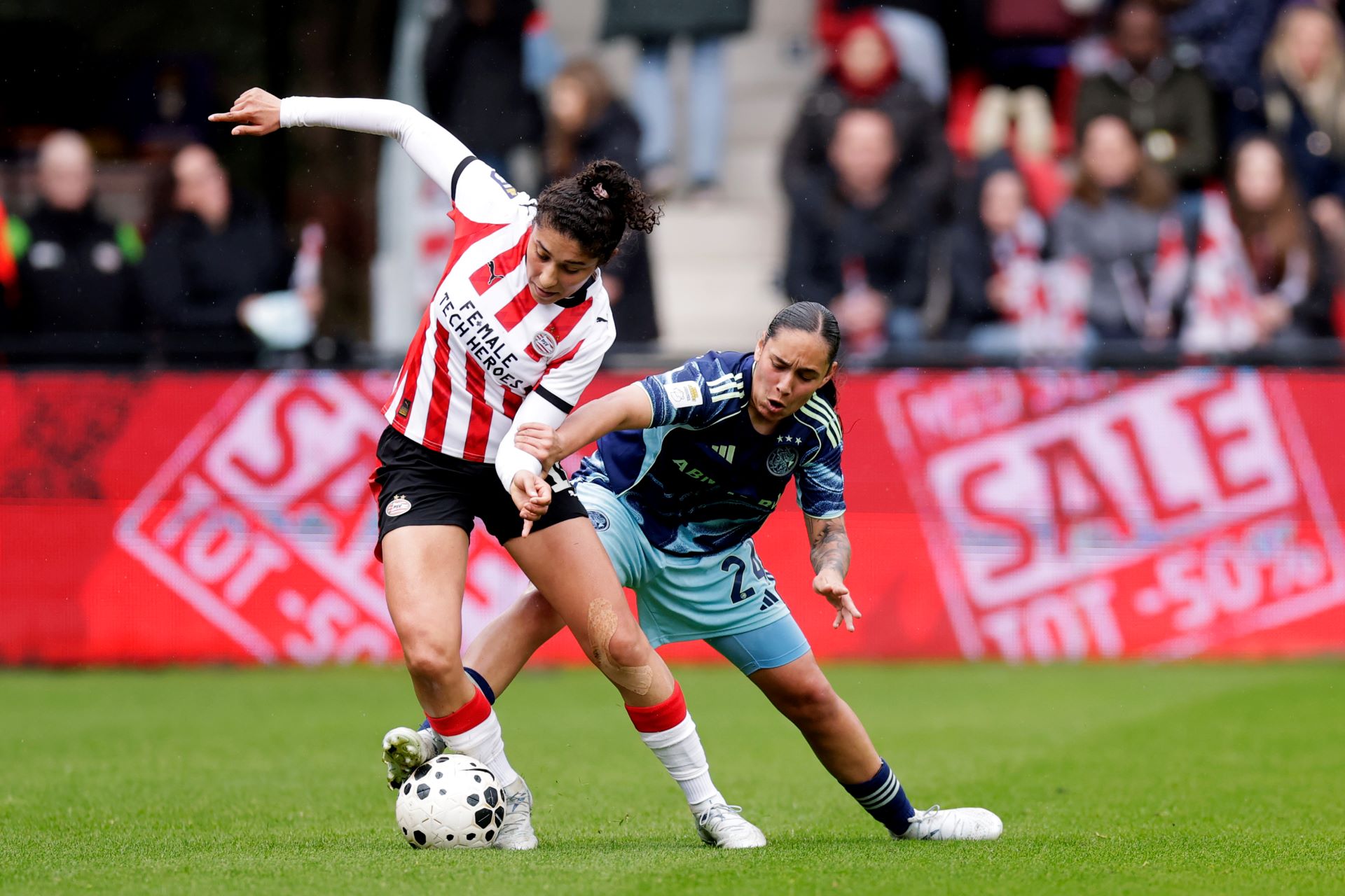 Wedstrijdverslag | PSV Vrouwen houdt punt over aan topper tegen Ajax
