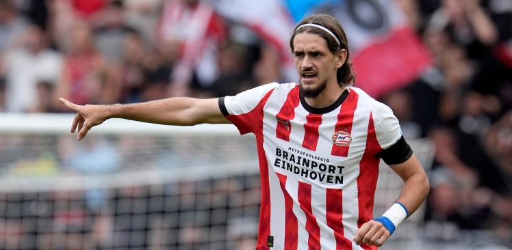 Persconferentie | 'Yarek is een bescheiden jongen, maar hij speelt met het mes tussen de tanden'