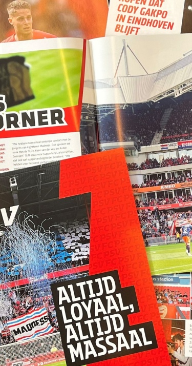 FC PSV Magazine in de bus