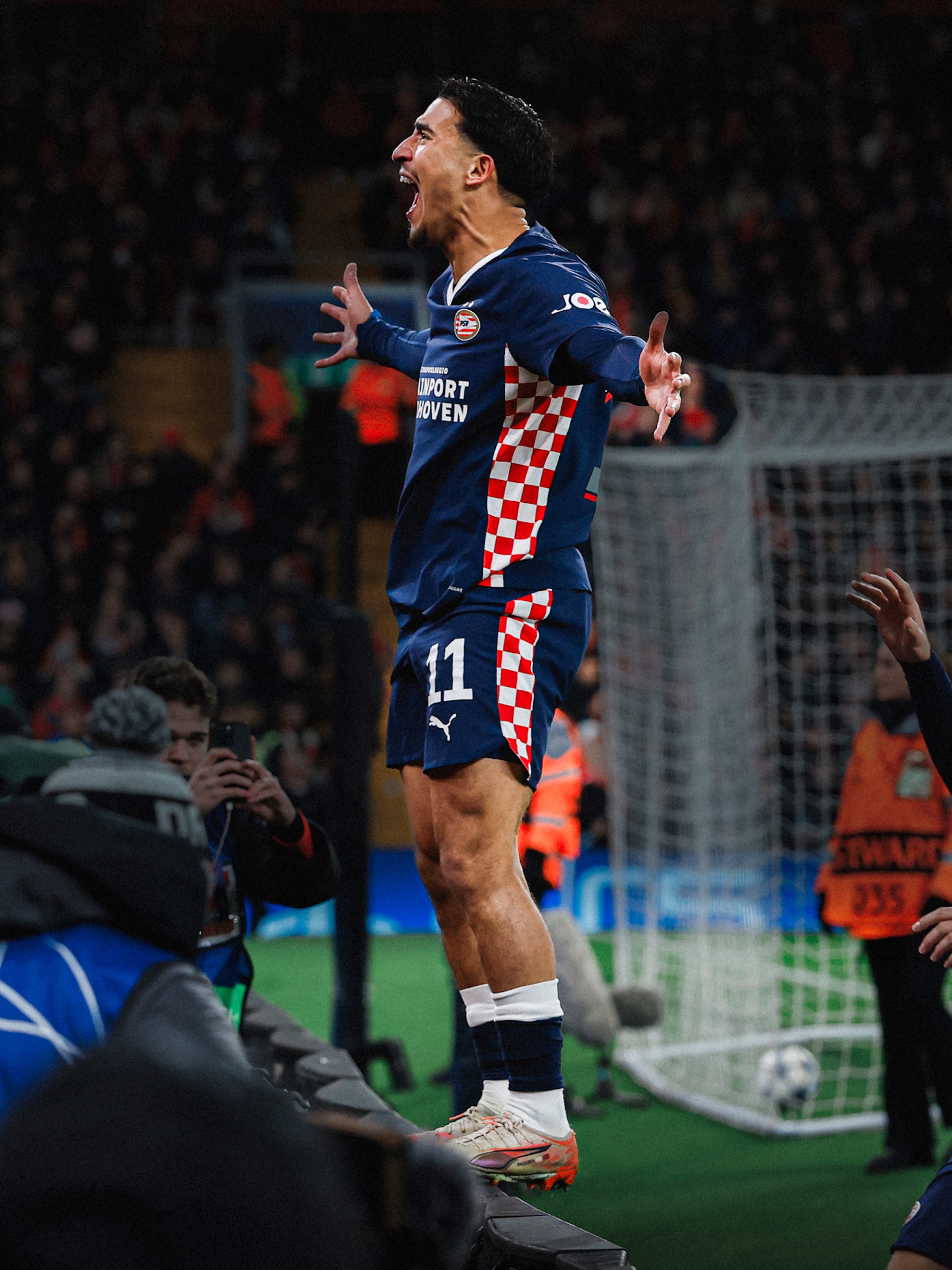 Hij had vijf minuten nodig tegen SSC Napoli en maar vier minuten tegen Liverpool