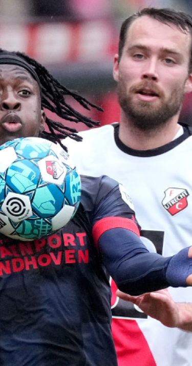 Eredivisie | PSV verder achterop in titelstrijd na gelijkspel in Utrecht