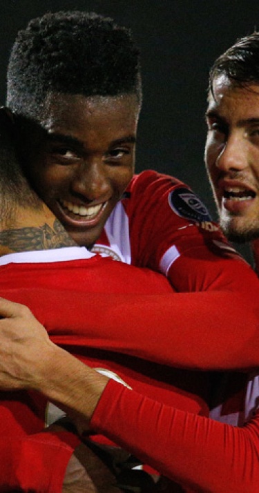 Jong PSV wint stadsderby mede dankzij Paal