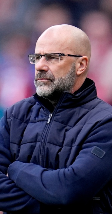 Persconferentie | ‘Als voetballer was ik een vechter en dat ben ik als trainer ook’ 