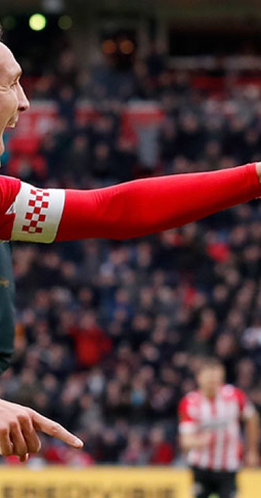 Hattrick De Jong bij zege op Fortuna