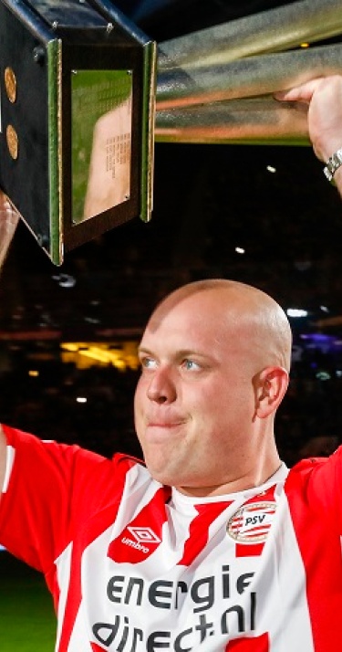 PSV huldigt wereldkampioen Van Gerwen