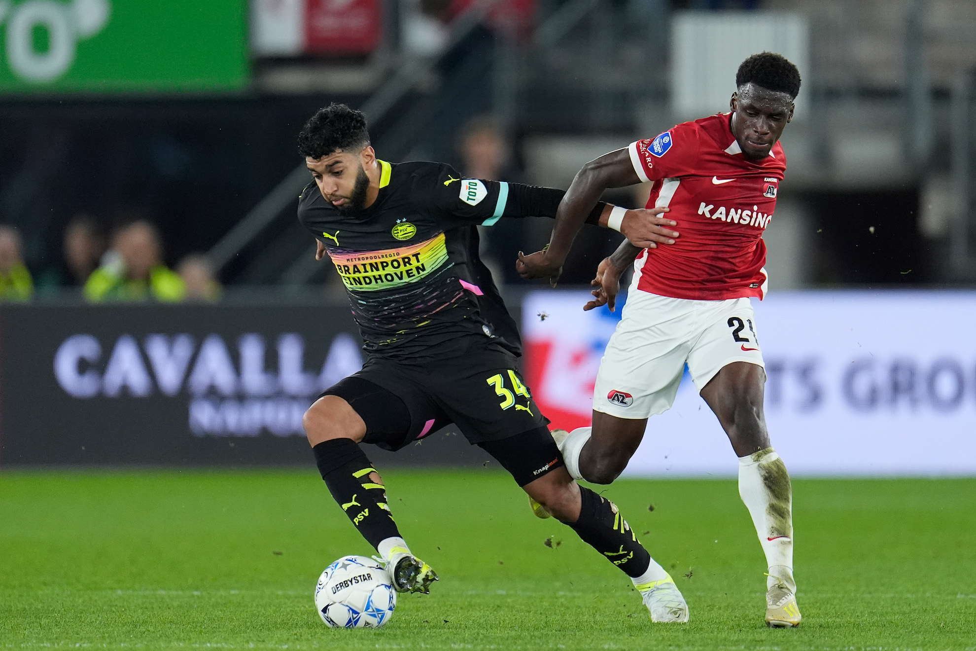 Ismael Saibari in duel met Ernest Poku