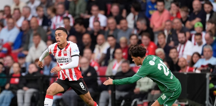 Alles over | PSV ontvangt foutloos FC Groningen 