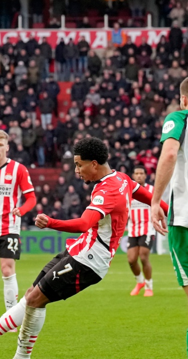 Persconferentie | 'Onze data-analisten zijn verbaasd, normaal rennen ze die afstand in een hele wedstrijd'