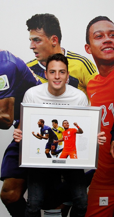 Wand met beeltenis met WK-gangers onthuld