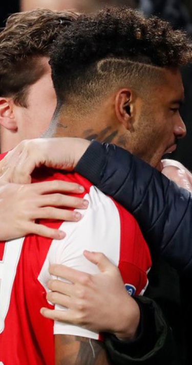 In beeld: PSV wint spektakelstuk van FC Twente