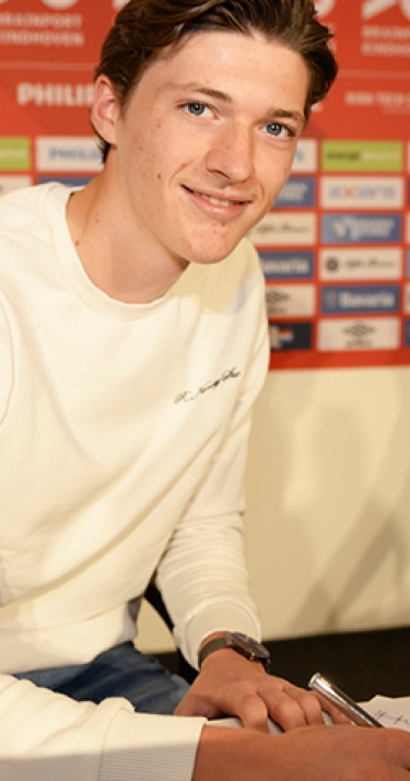 Eerste profcontract voor Fedde Leysen