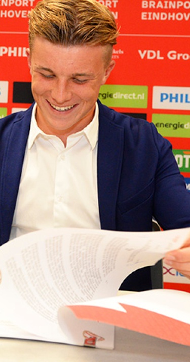 Aanvaller Houben signeert eerste PSV-contract