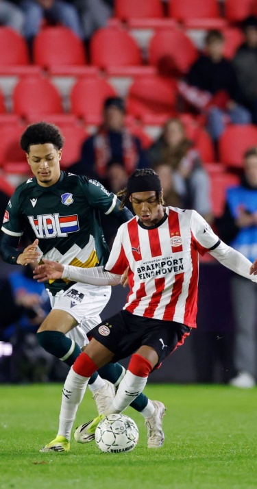 Wedstrijdverslag | Jong PSV geeft voorsprong uit handen en verliest Lichtstadderby