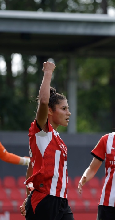 Verslag | PSV Vrouwen boekt makkelijke zege op De Graafschap