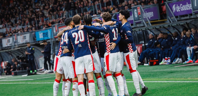 Liveblog | PSV pakt eerste zege na titelfeest en wint bij Sparta Rotterdam