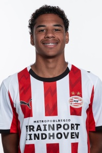 Noah Fernandez, Middenvelder