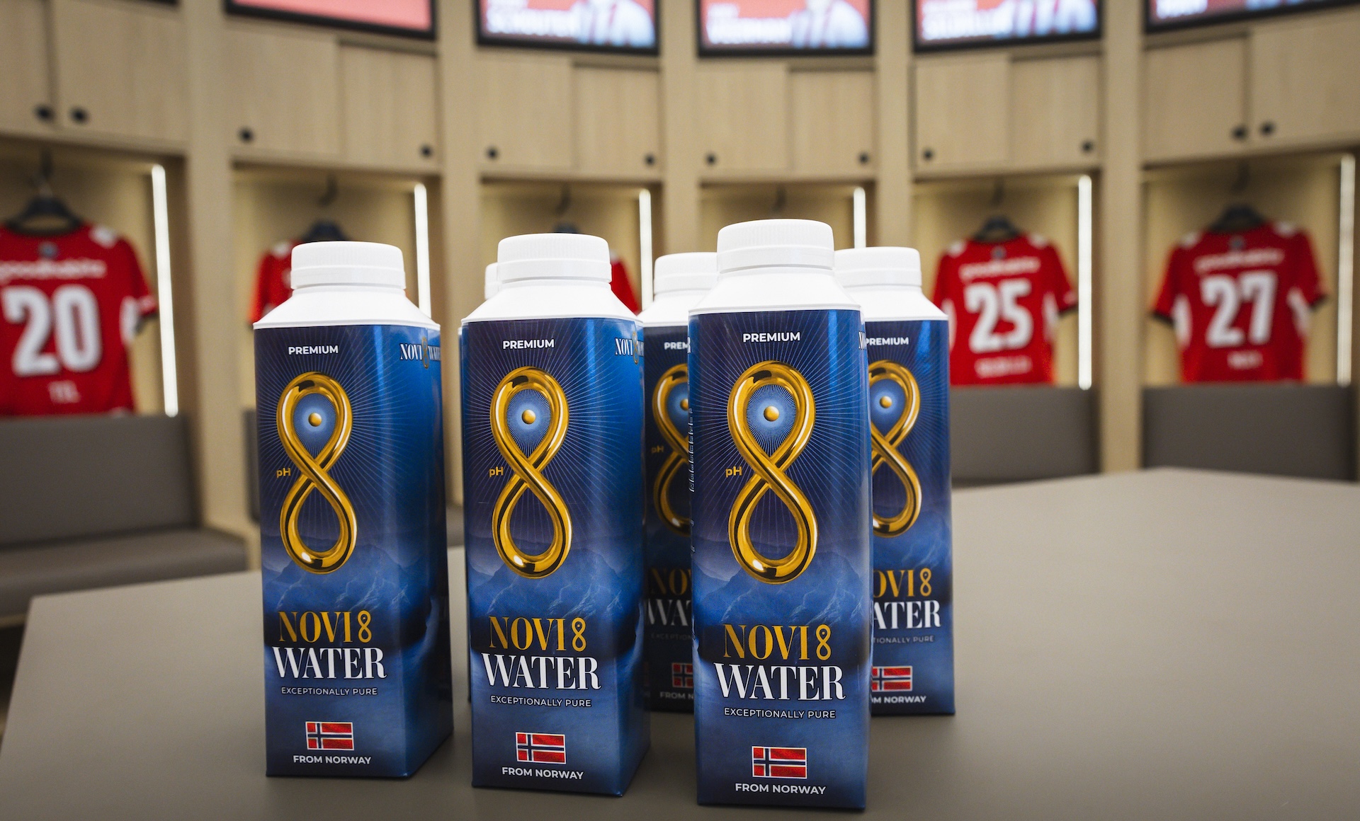 Business | Novi8 Water nieuwe sponsor van PSV