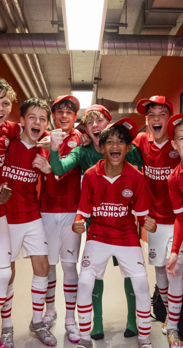 Jeugduitslagen | PSV O14 kroont zich tot voorjaarskampioen na klinkende zege 