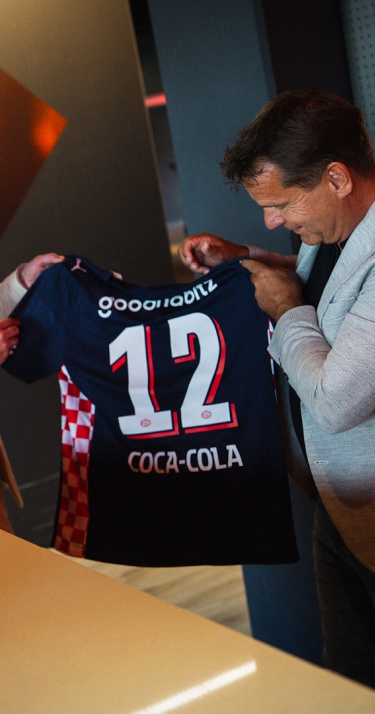 Business | PSV en Coca-Cola Europacific Partners Nederland verlengen partnership
