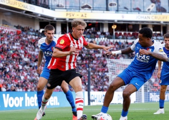 Liveblog | PSV met tien man onderuit tegen AZ 