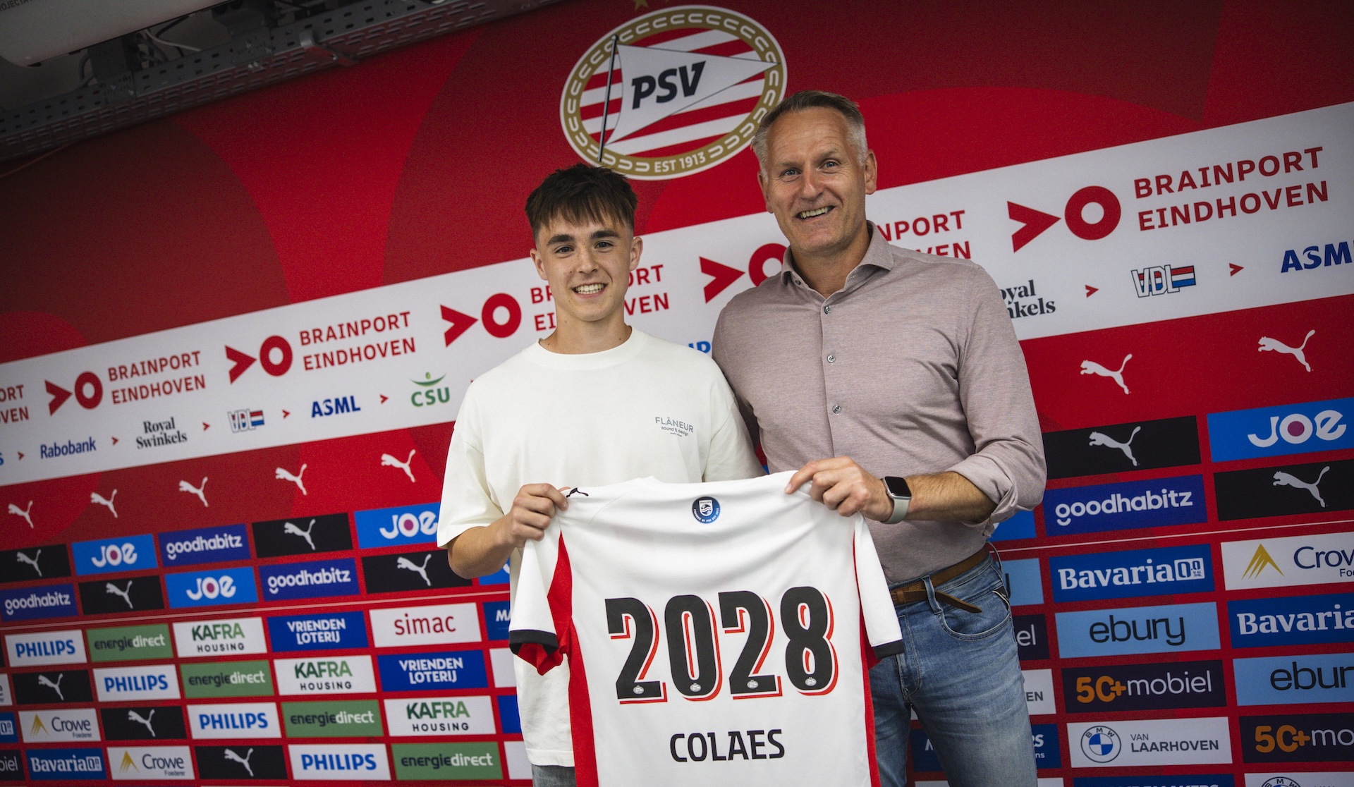 Profcontract | Jonas Colaes tekent eerste contract bij PSV